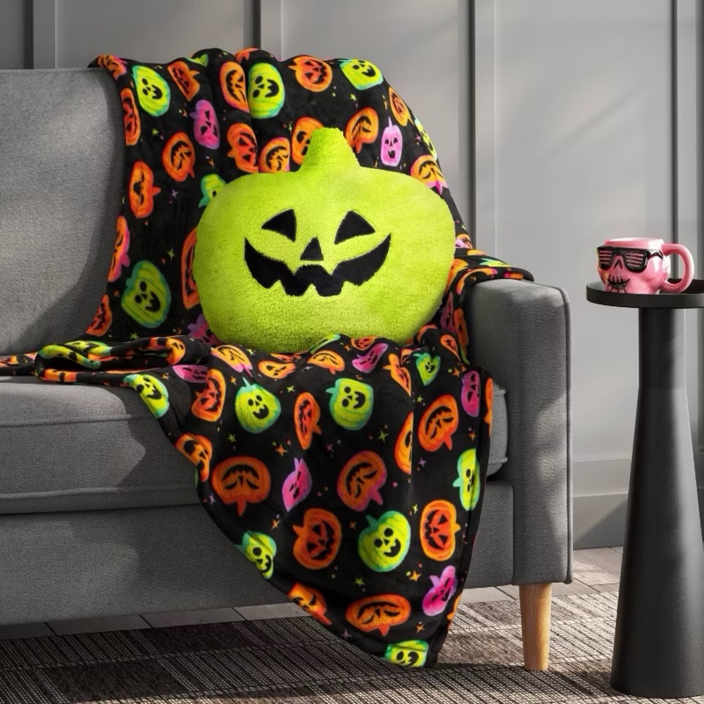 NOT FOR SALE Pumpkin Shaped Halloween Faux Shearling Pillow Green nwt Indoor - Picture 3 of 3